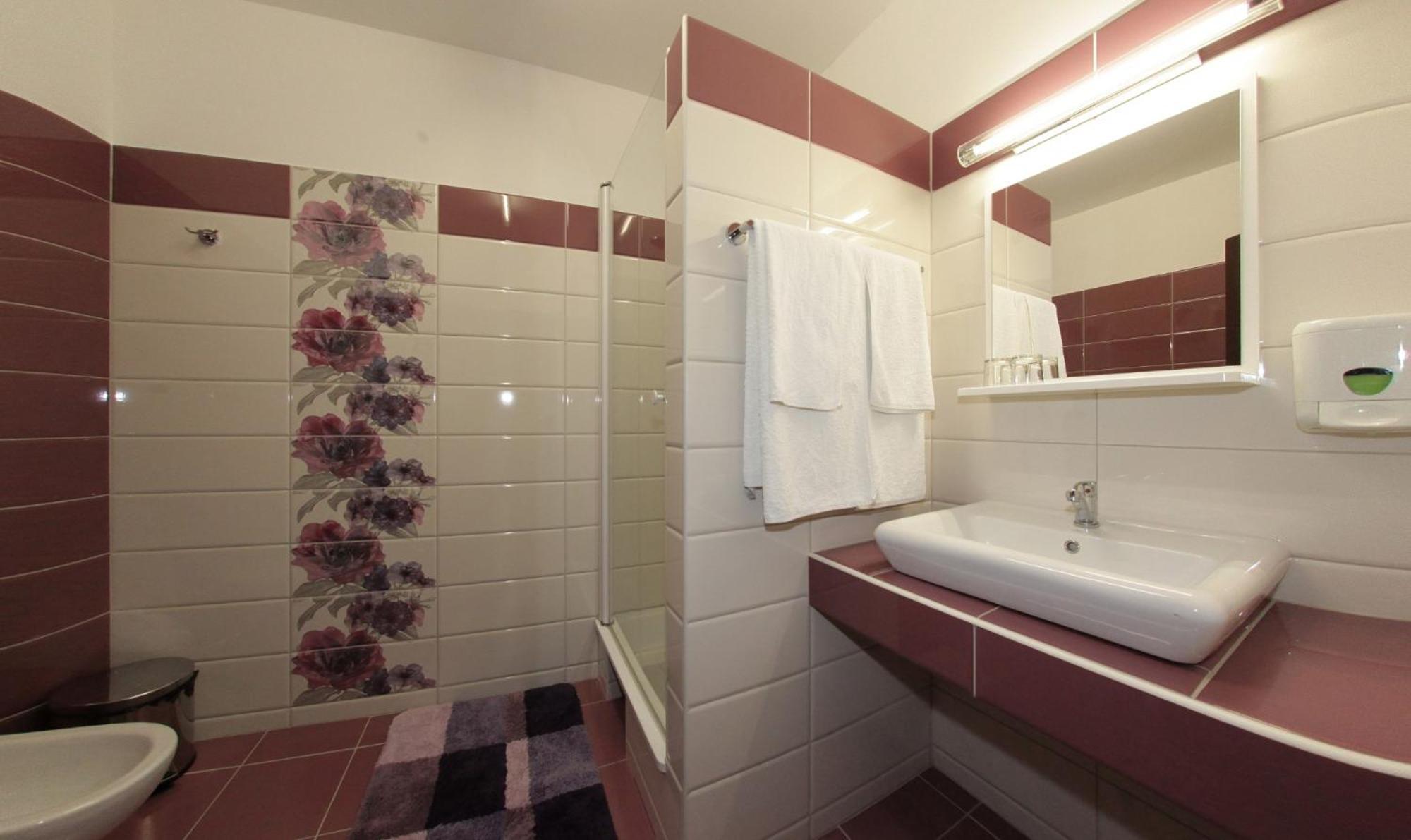 Hotel Poarta Transilvaniei Бистрица Экстерьер фото