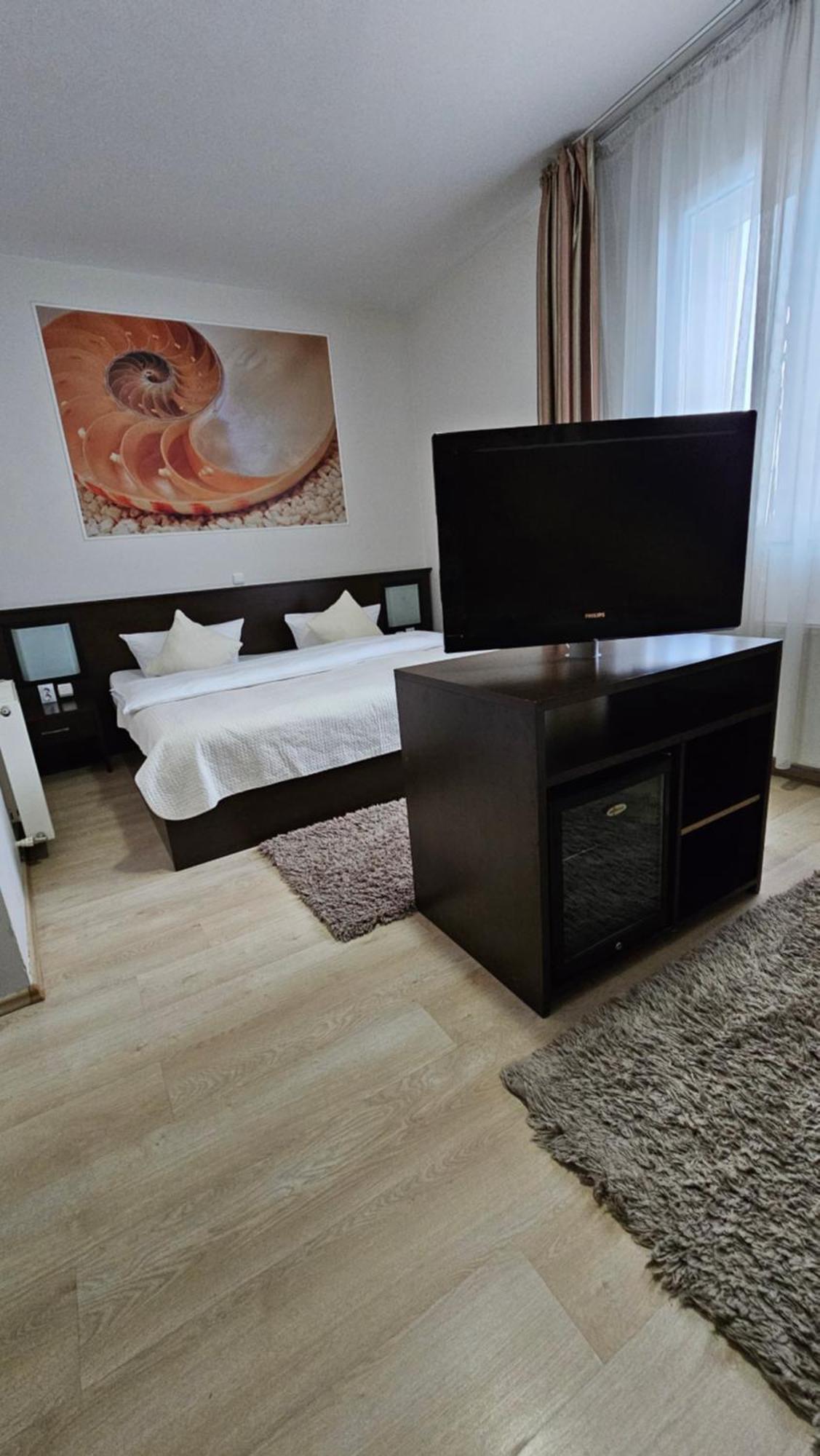 Hotel Poarta Transilvaniei Бистрица Экстерьер фото