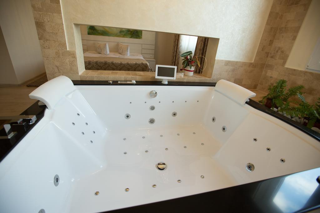 Hotel Poarta Transilvaniei Бистрица Экстерьер фото