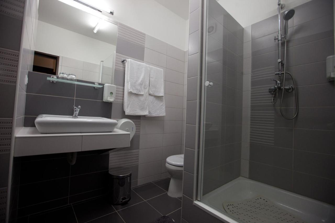 Hotel Poarta Transilvaniei Бистрица Экстерьер фото